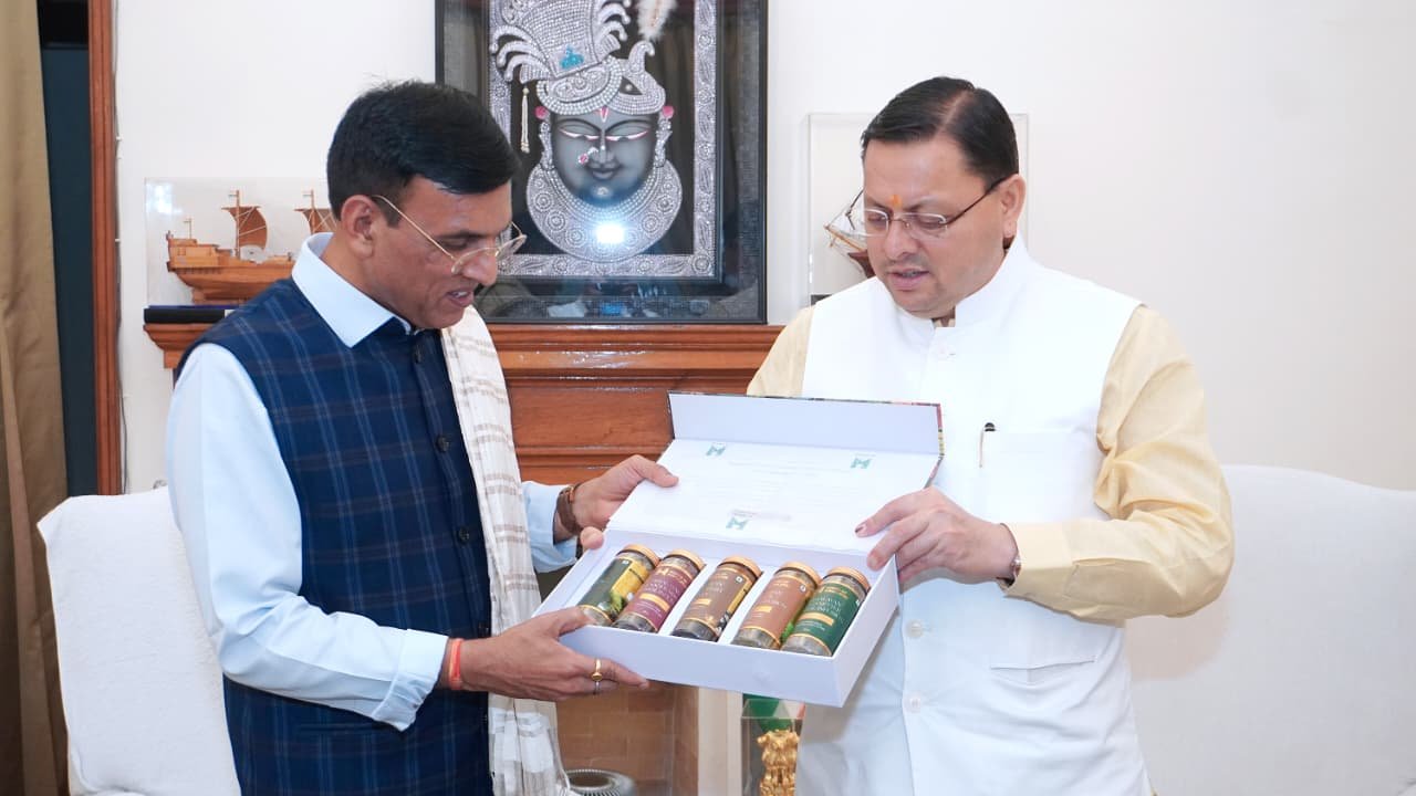 Pushkar Singh Dhami with Union Youth Affairs and Sports Minister Dr. Mansukh Mandaviya
