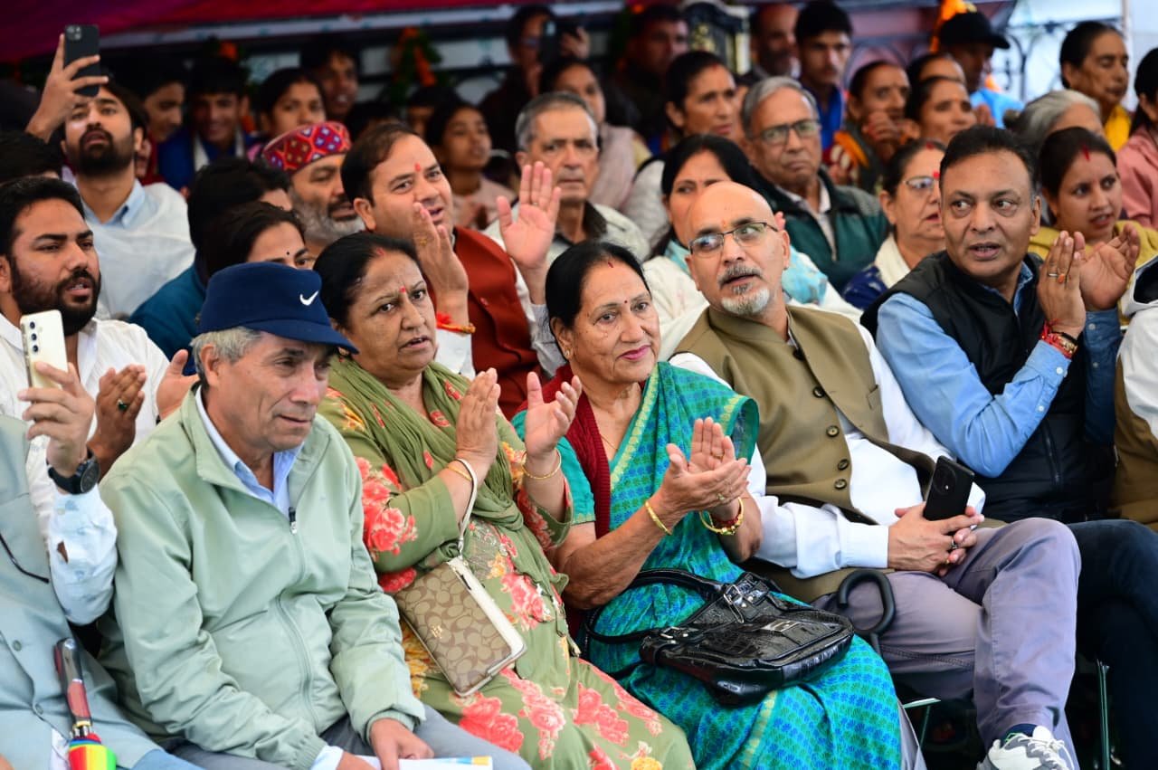 Dignitaries and public in the event