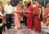 Anuradha Paudwal Takes Blessings From Shri Mahant Ravindrapuri Maharaj in Haridwar Anuradha Paudwal in Haridwar