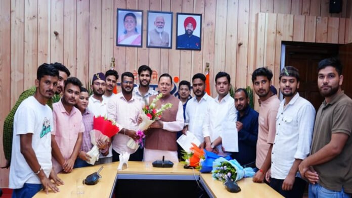 Pushkar Singh Dhami with representatives of Uttarakhand Unemployed Association